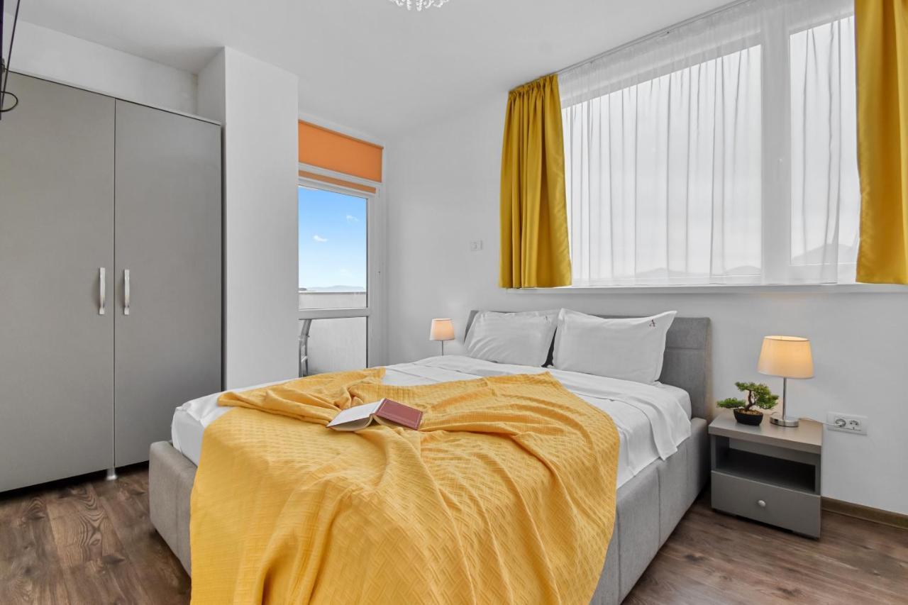 Modern In New Building With Panoramic View Apartment Brașov Exterior foto