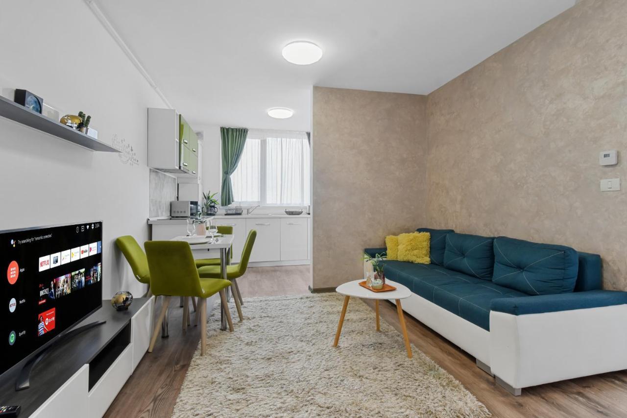 Modern In New Building With Panoramic View Apartment Brașov Exterior foto