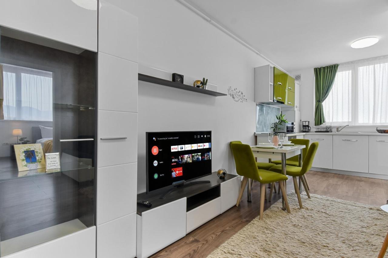 Modern In New Building With Panoramic View Apartment Brașov Exterior foto
